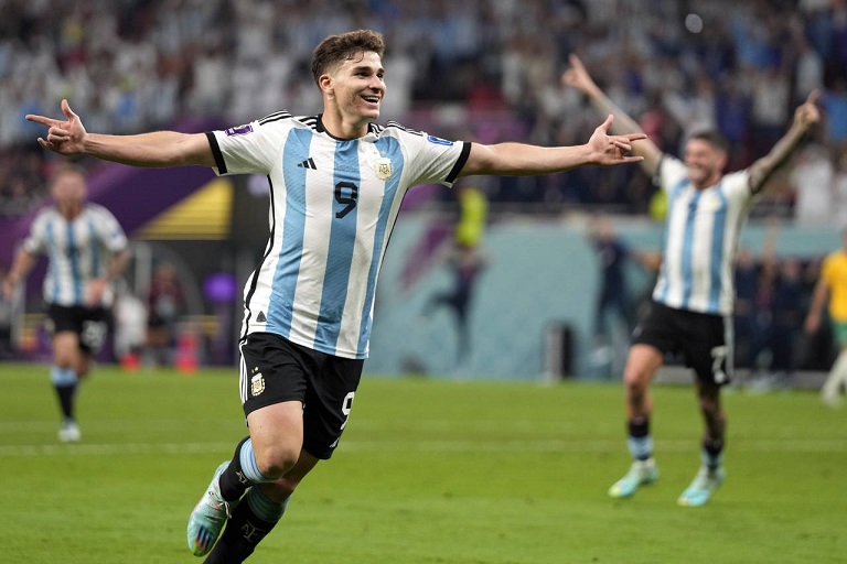 Møt den argentinske spilleren Julián Álvarez i 2023